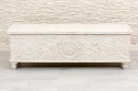 Bielony rzeźbiony kufer drewniany z Indii