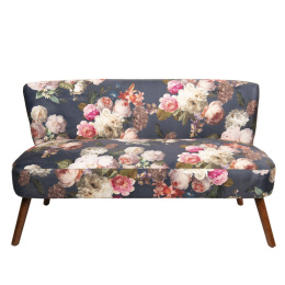 Piękna sofa retro w kwiaty w angielskim stylu