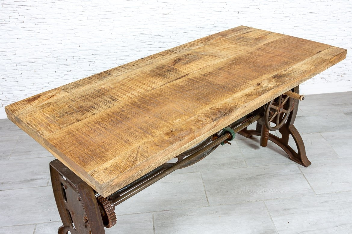 Indyjski stół loftowy na żelaznej podstawie z regulacją