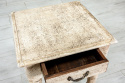 Postarzany indyjski drewniany stolik z szufladką