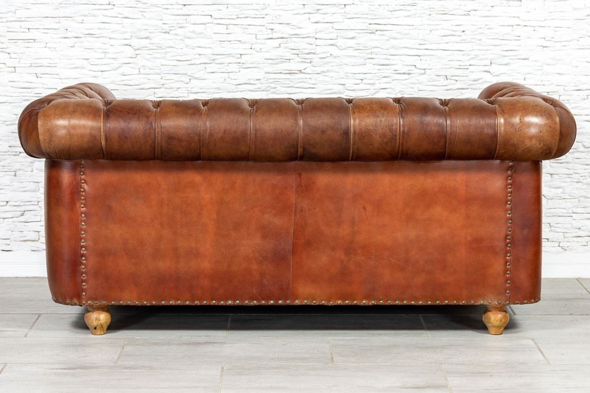 Indyjska skórzana sofa pikowana Chesterfield