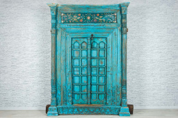 Stare niebieskie drzwi indyjskie z pawiami