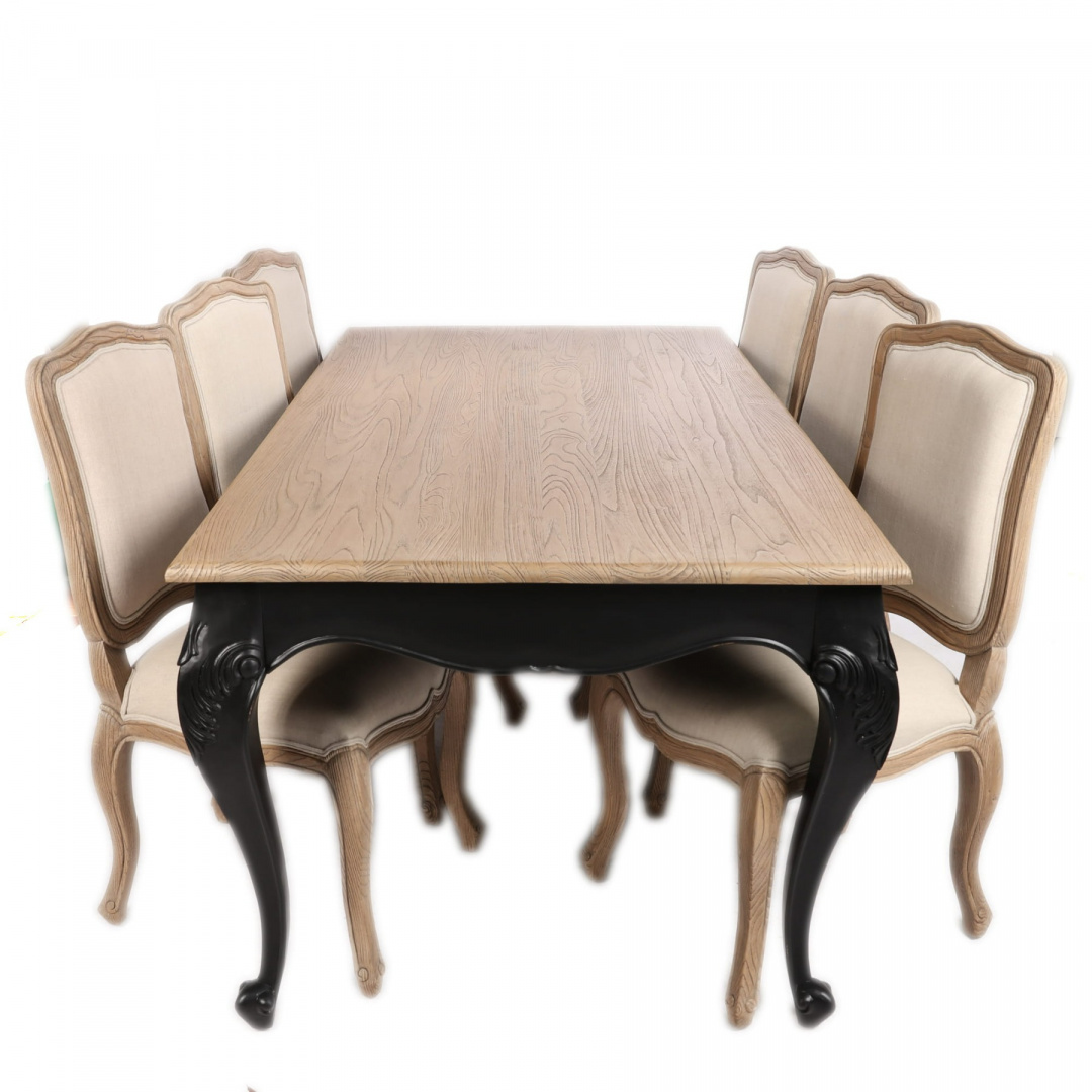 Drewniany stół z krzesłami w stylu vintage