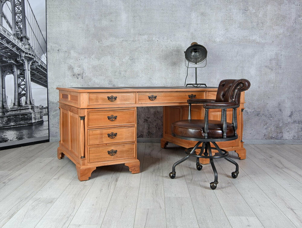 Stylowe jasne biurko mahoniowe z szufladami