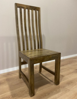 Drewniane krzesło toffi z wysokim oparciem z Indii
