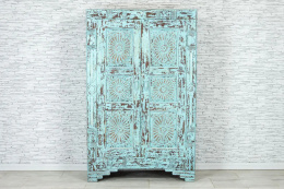 Meble indyjskie - niebieska szafa postarzana z rzeźbionymi drzwiami