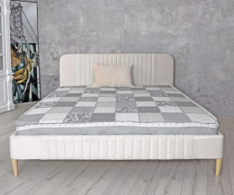 Łóżko tapicerowane na drewnianych nóżkach 180x200