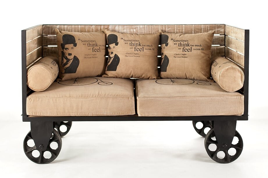 Loftowa sofa na metalowych kółkach Charlie Chaplin MAZINE ALURO